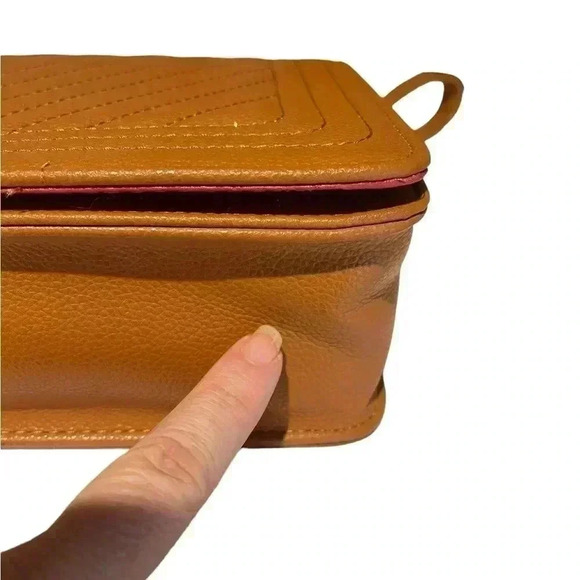 Cognac vegan leather V stitching bag gold tone chain strap. New without tags - Picture 10 of 10